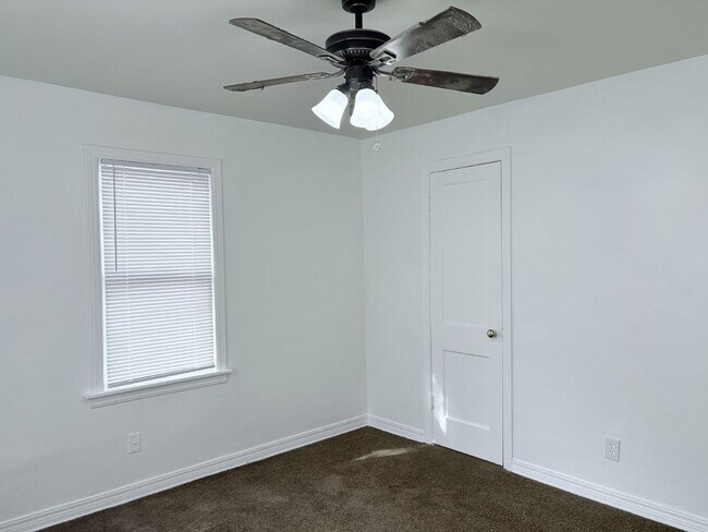 Foto del edificio - Two bedroom house in N. OKC