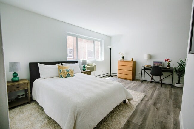 Building Photo - 5314 N Damen Ave