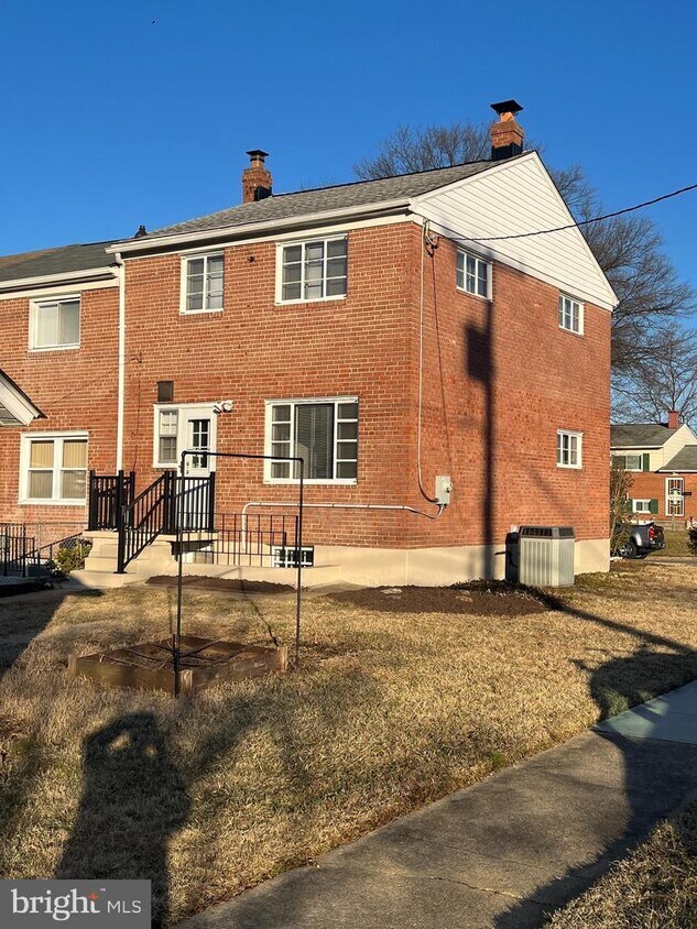 Primary Photo - 829 Southridge Rd