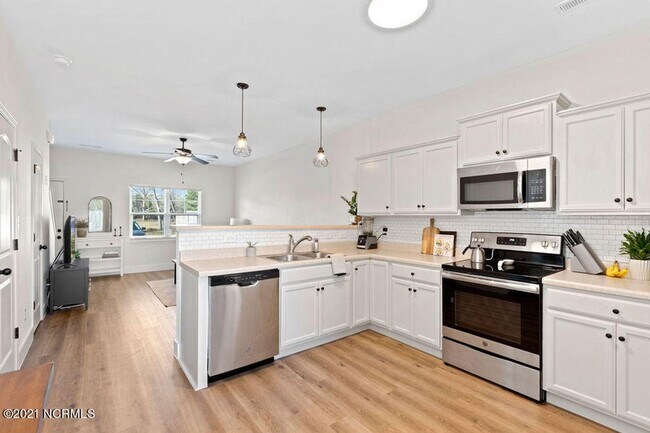 Foto del edificio - Sneads Ferry Townhouse!