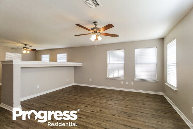 Building Photo - 310 Quail Run Rd