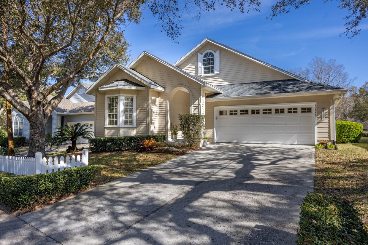 Primary Photo - 3/2 Beautiful home on Meadowbrook Golf Course