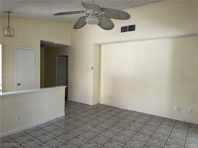 Building Photo - 729 Thousand Oaks Dr