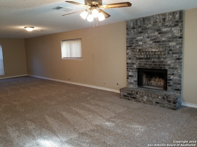 Foto del edificio - Large 4 bedroom 2 1/2 bath in Northwest Cr...