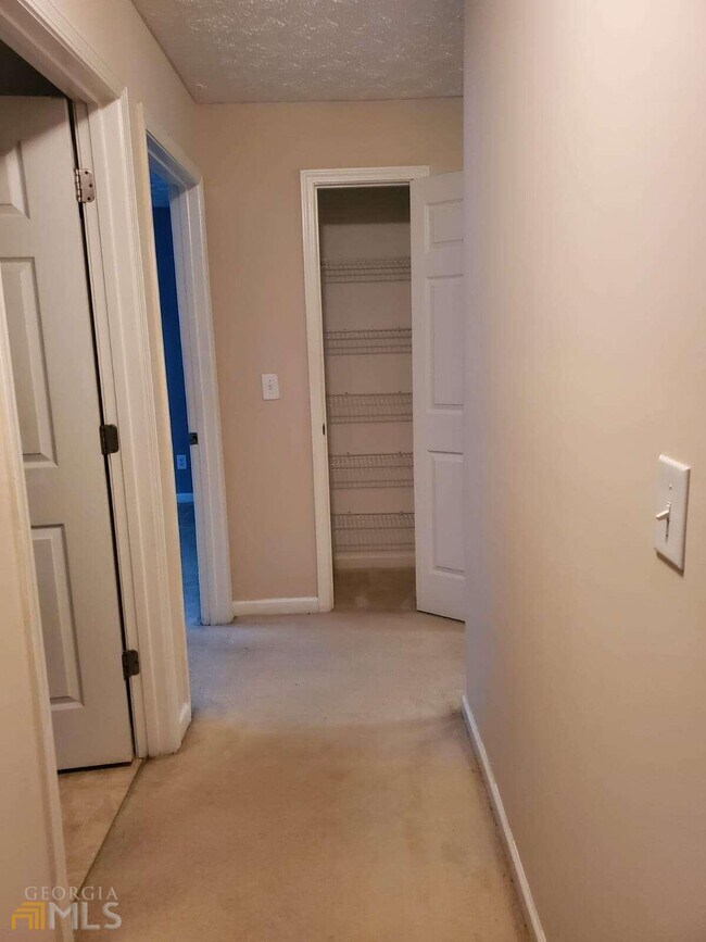 Building Photo - 7204 Fairington Ridge Cir
