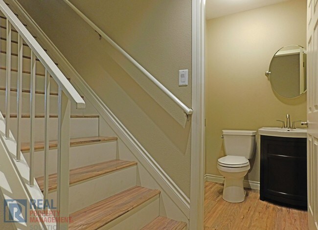 Building Photo - Fabulous Renovated Orchard Hill Condo Home!