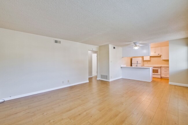 Building Photo - 2 Bedroom Condo Style Unit in South San Jo...