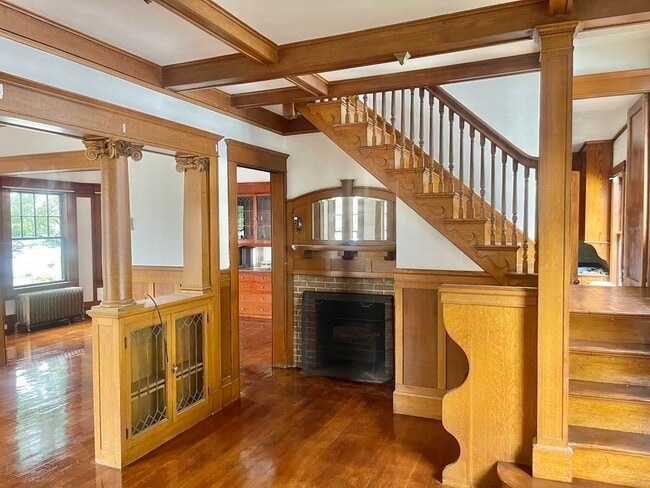 Building Photo - 47 Pleasant St