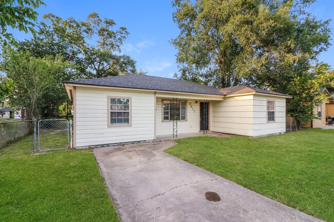 Foto del edificio - 8837 Richland Dr