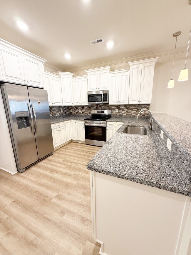 Building Photo - 128 Hallandale Ln