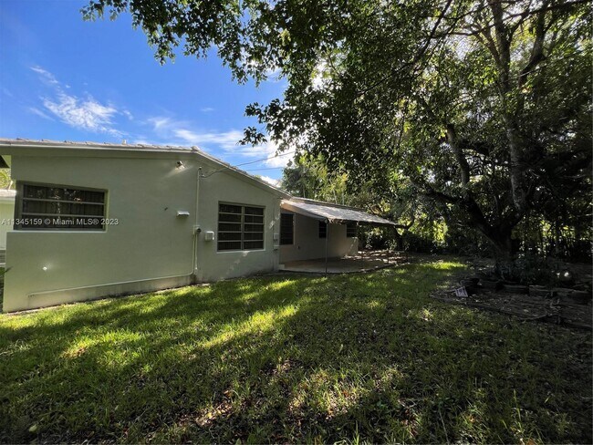 Building Photo - 518 Giralda Ave