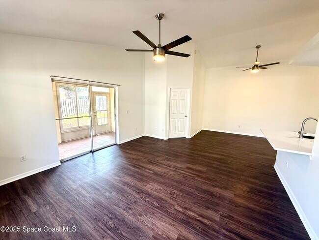 Foto del edificio - 4756 Silver Heron Dr