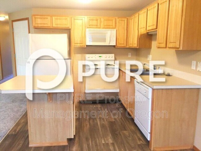Building Photo - 3123 NE 103rd Pl