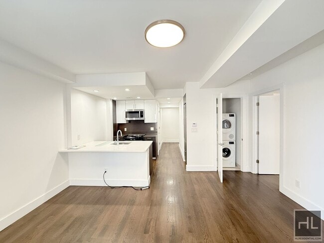 Building Photo - RENT STABILIZE  1 BED 2BATH with washer and dryer - WEST END AVENUE