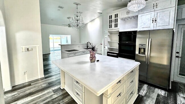 Photo - 546 SE 5th Ave House