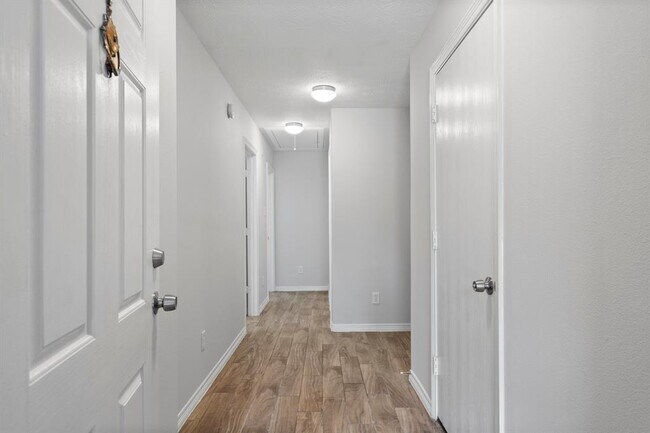 Foto del edificio - 5041 Willow Point Dr