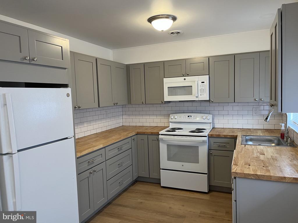 Foto principal - 134 Buckingham Dr