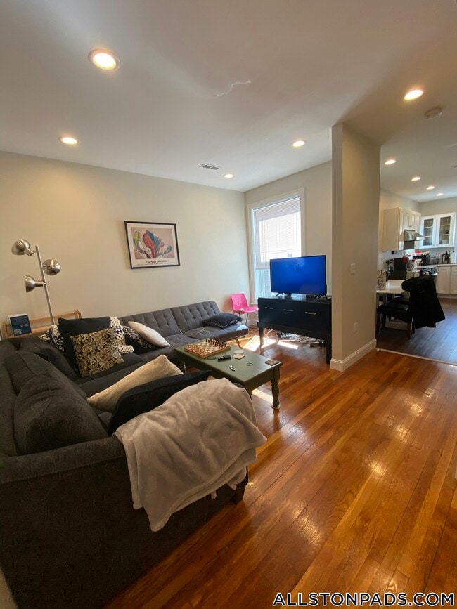 Foto del edificio - 130 Glenville Ave