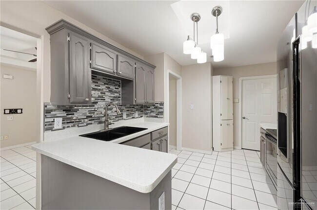 Building Photo - 13 Umbrellabird Ave