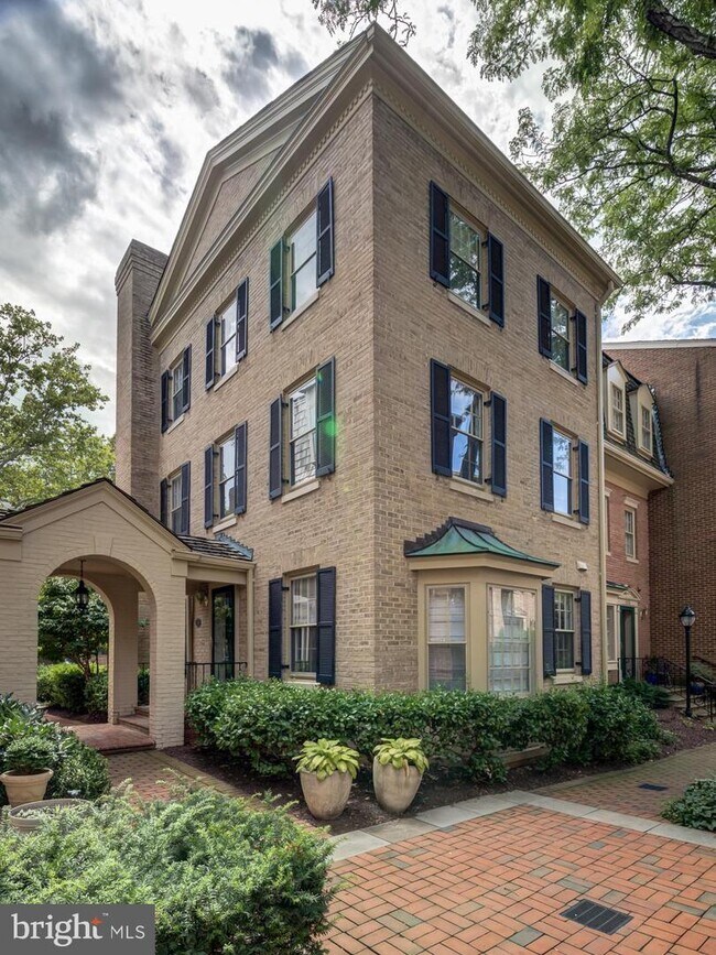 Building Photo - 4354 Westover Pl NW