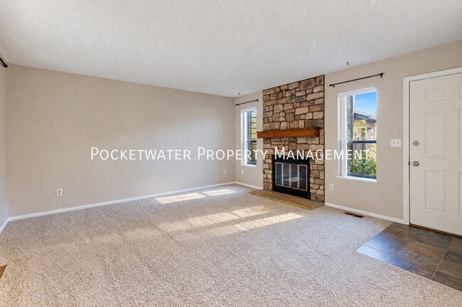 Building Photo - 6225 Willow Ln