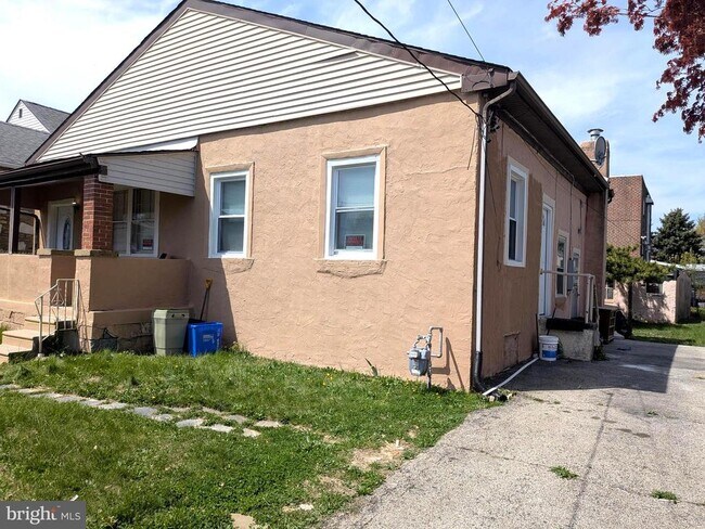 Foto del edificio - 7524 Whitaker Ave