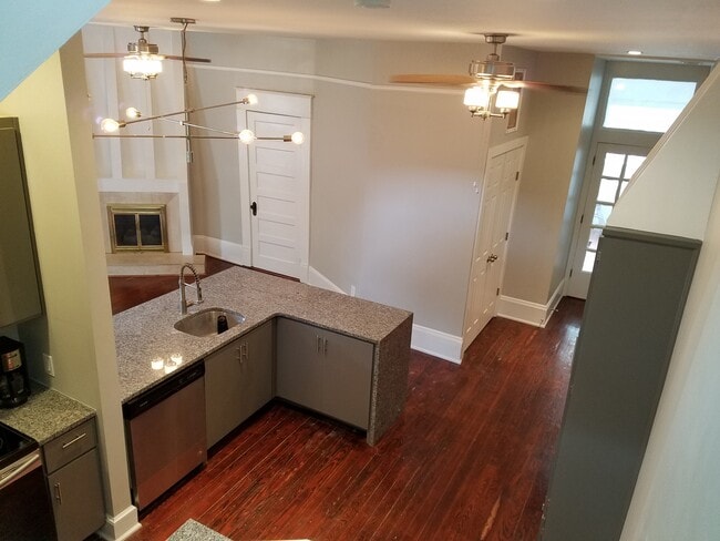 Kitchen - 317 4th St NE