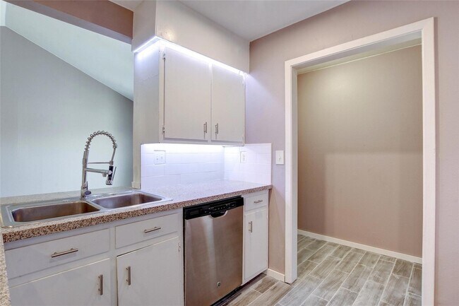 Foto del edificio - 1301 Thornridge Rd