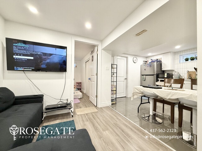Building Photo - Modern 2-Bedroom Basement Apartment with In-Unit Laundry – Scarborough