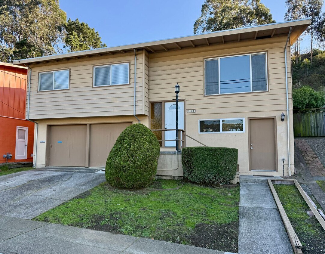 Coastal 3-Bed/2-Bath Home with Ocean View! ***PLEASE READ DESCRIPTION*** - Coastal 3-Bed/2-Bath Home with Ocean View! ***PLEASE READ DESCRIPTION***