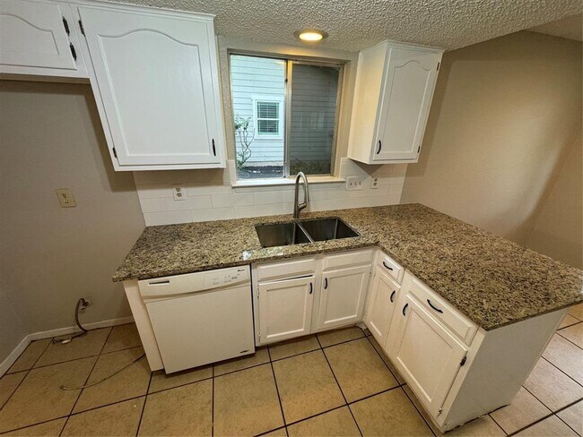 Foto del edificio - 4204 Everest Ln