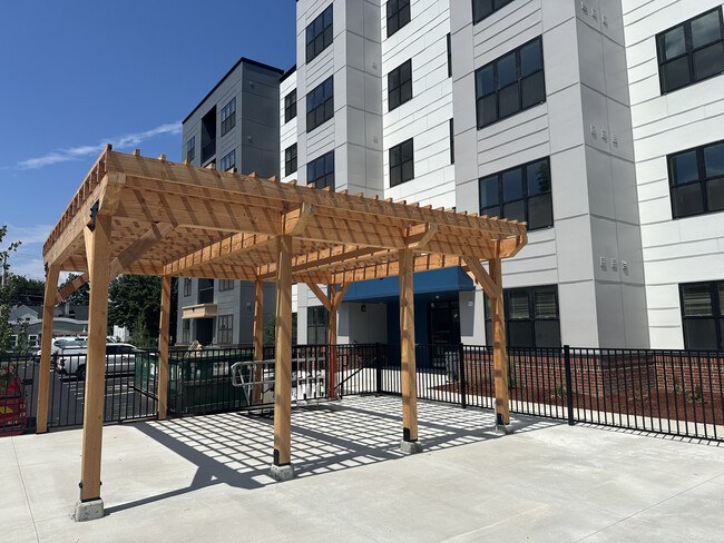 Pérgola - The Isabella Apartments