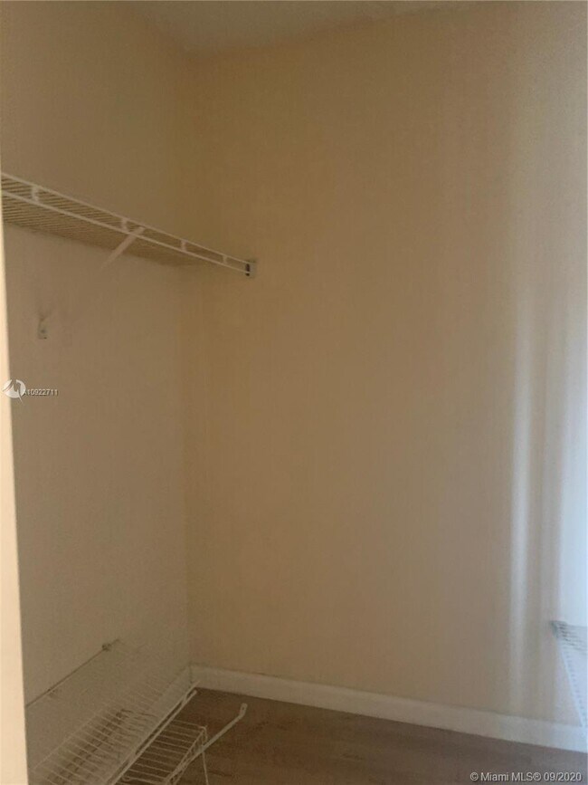 Building Photo - 301 Palm Way