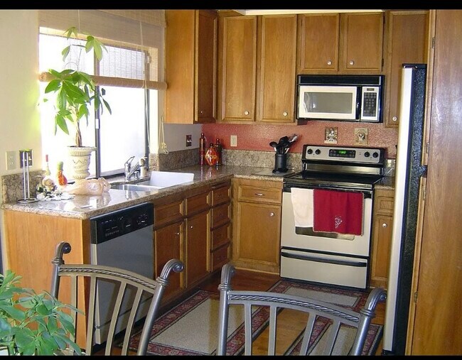 Kitchen - 10911 Draco Rd