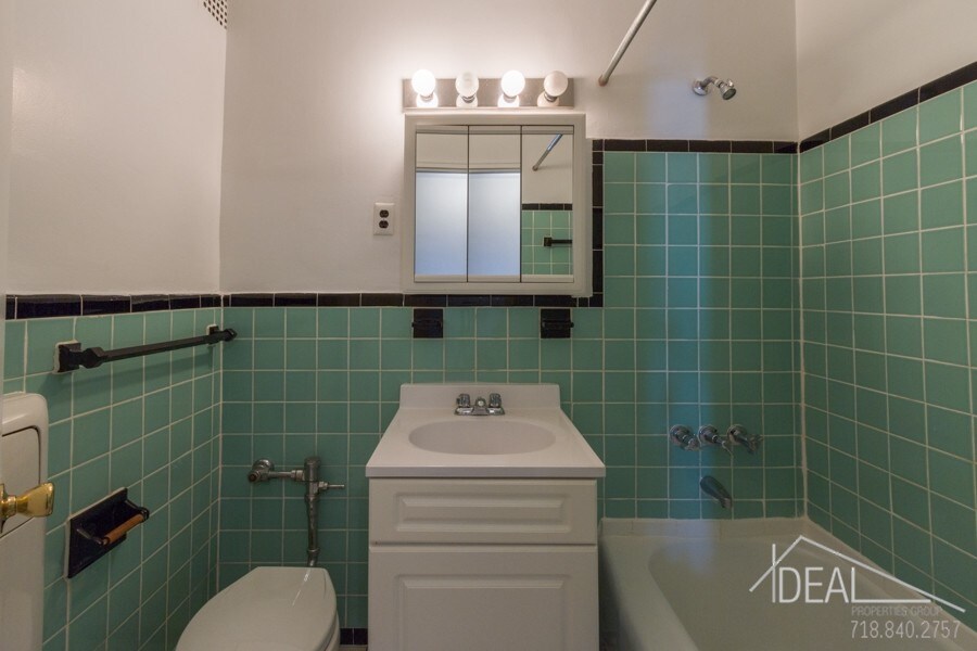 Foto principal - 819 Gravesend Neck Rd