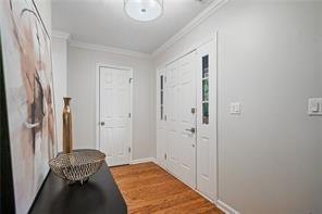 Building Photo - 10965 Pinehigh Dr