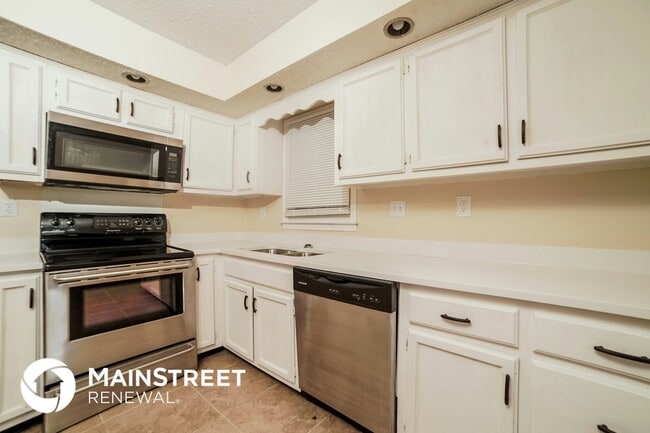 Foto del edificio - 2834 Lanthorn Dr
