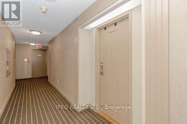 Photo du bâtiment - 135-1135 Hillcrest Ave
