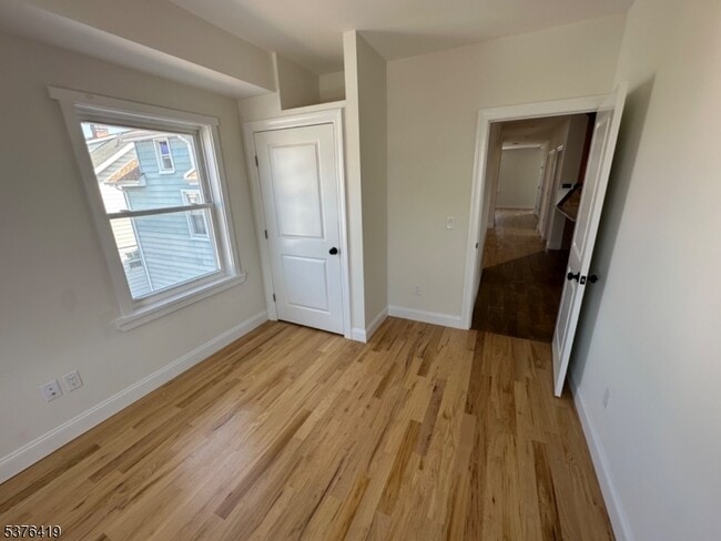 Building Photo - 922 Kenneth Ave