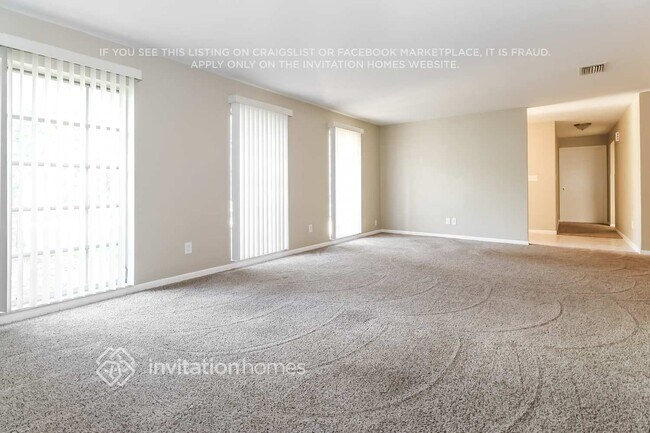 Building Photo - 10350 Bay Hills Dr
