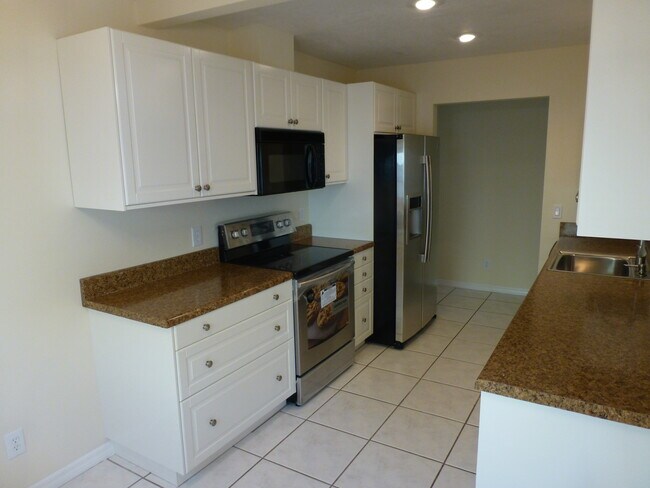 Building Photo - 912 Highlands Blvd