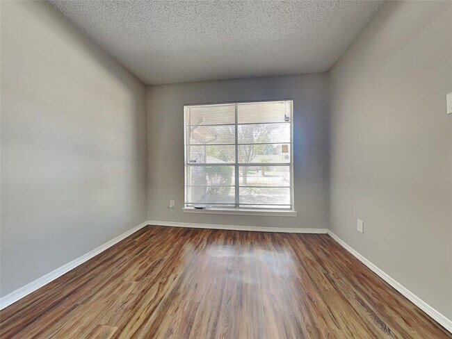 Foto del edificio - 14006 Rosetta Dr