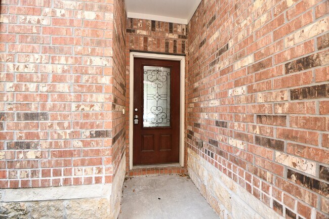 Foto del edificio - 20023 Linden Spruce Ln