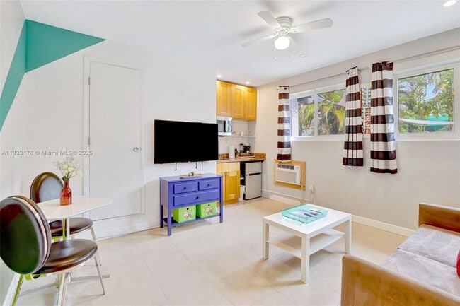 Building Photo - 320 Hendricks Isle