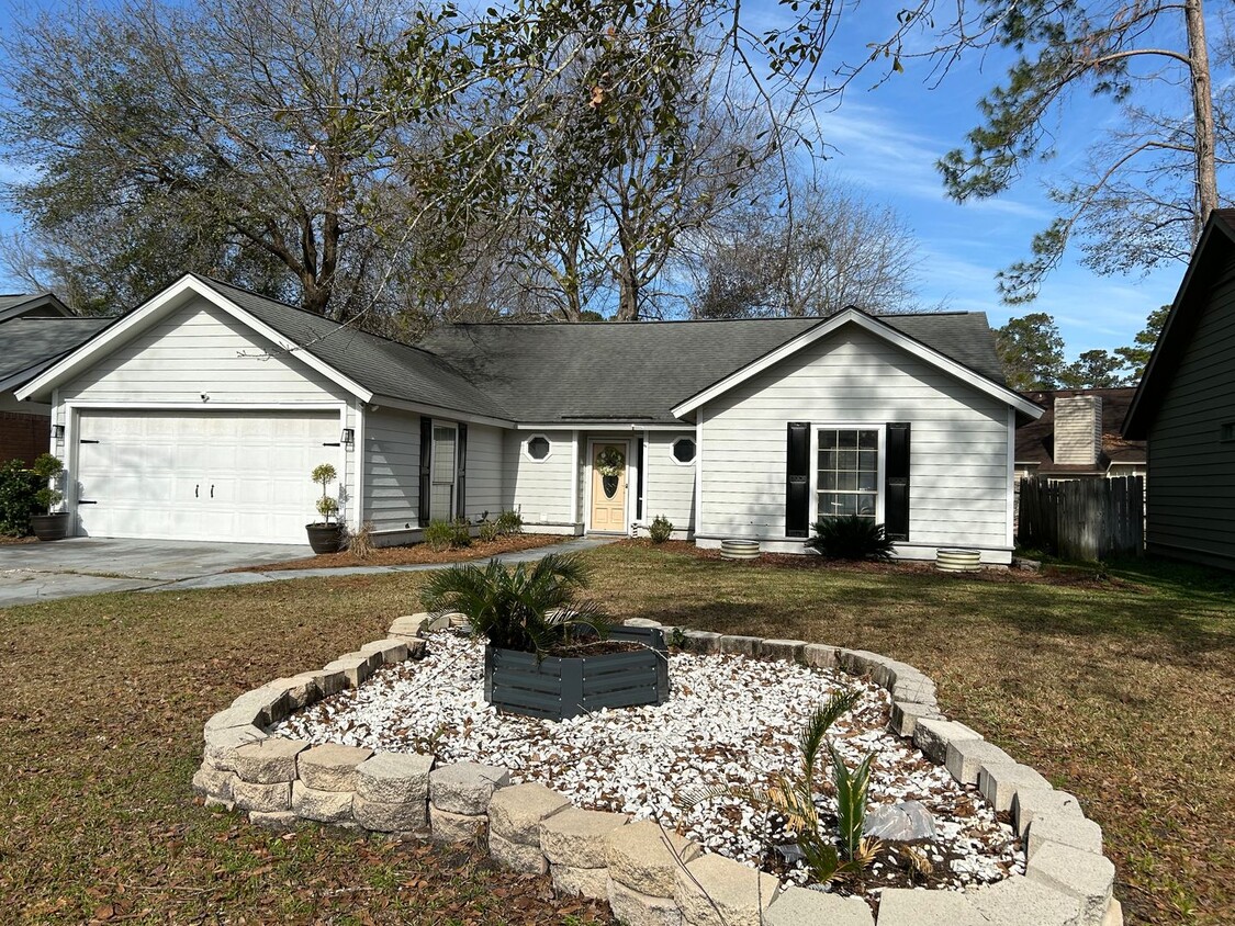 Primary Photo - 4 bedroom 2 bathroom home in Hunters Chase...