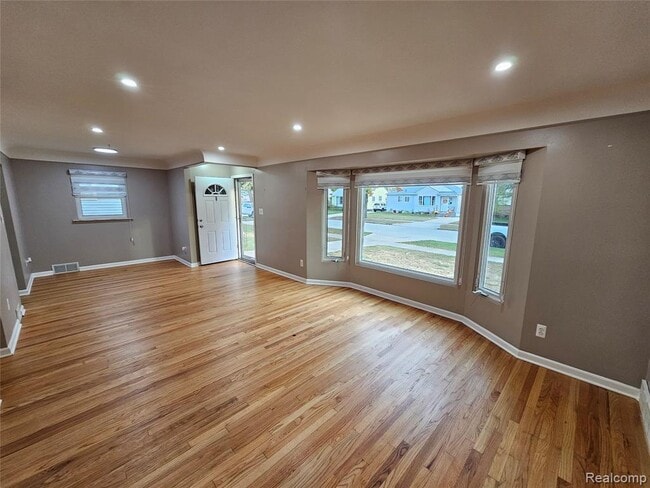 Foto del edificio - 29624 Rosslyn Ave
