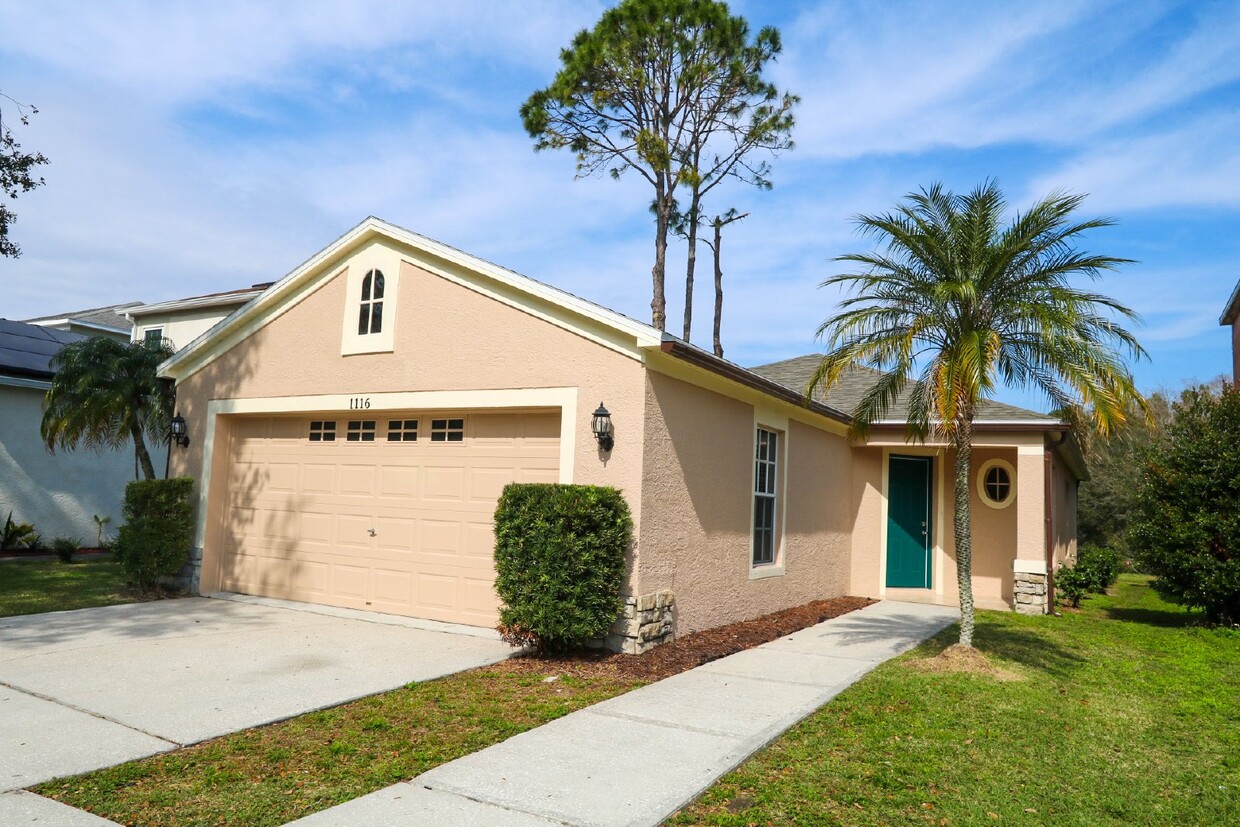 Primary Photo - Come see this Fabulous 3 bed, 2 bath, 2 ca...