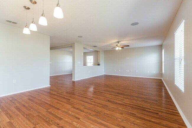 Foto del edificio - 2735 Breezy Meadow Rd