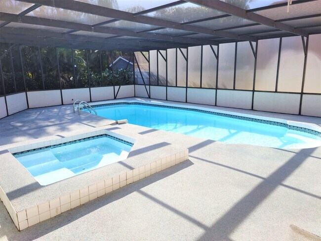 Foto del edificio - Annual - Venice Island Pool home with Span...