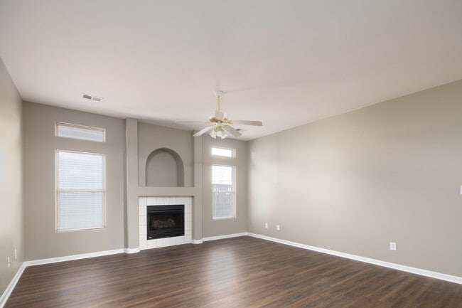 Building Photo - 2792 Gateway Park Ln